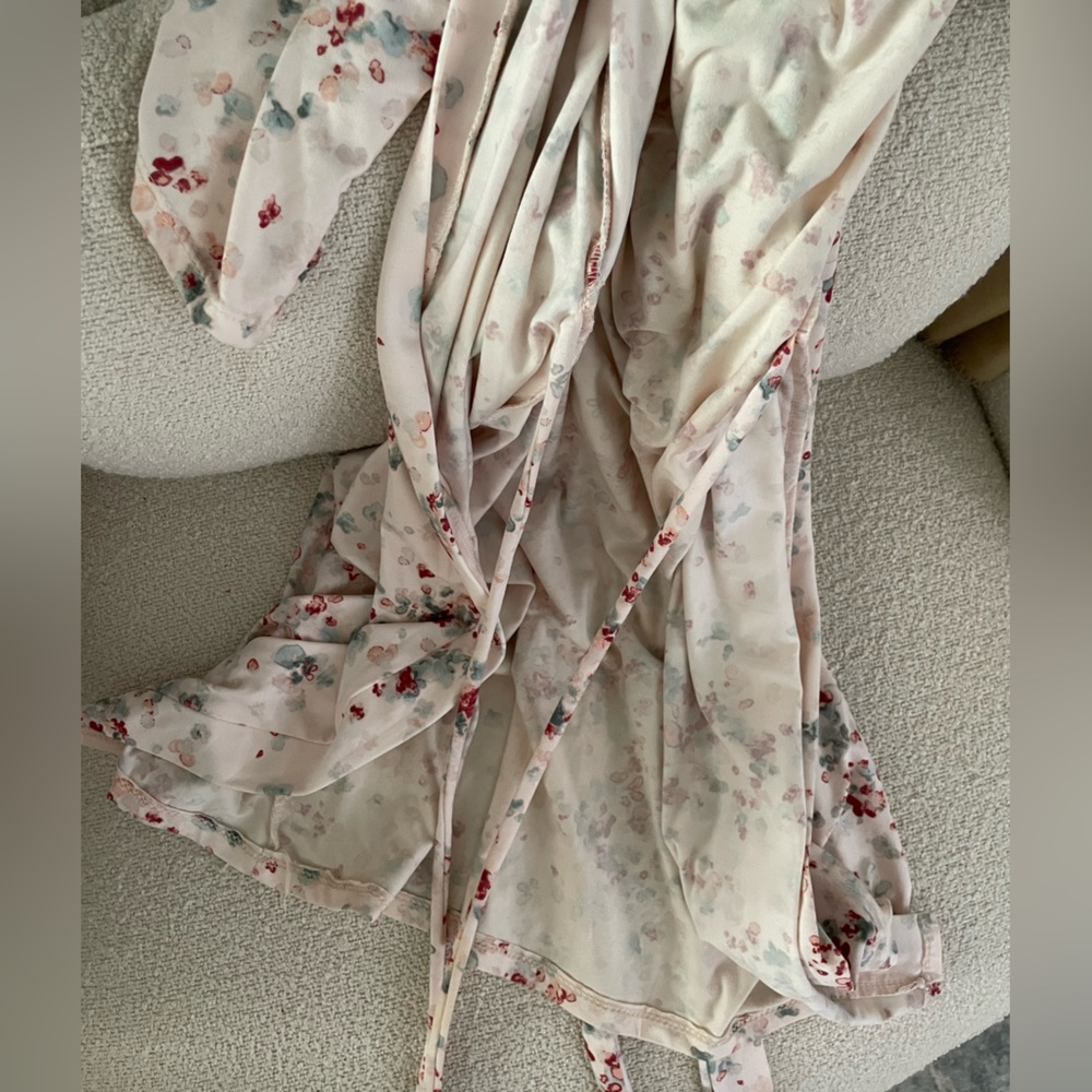 Blush Pink Floral Robe - Picture 9 of 9